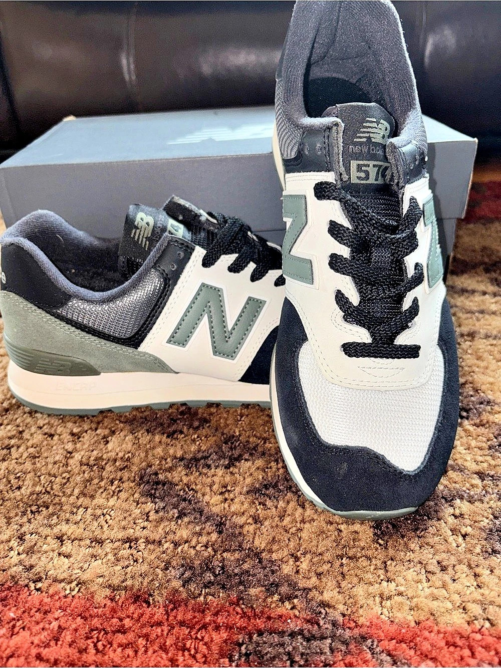 New Balance 574 Sneakers White & Green US 8 Like New